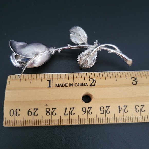 Silver Tone Womens 3D Rose Brooch Pin Leaves Thorns Signed Lee 3 in Length - Picture 8 of 8